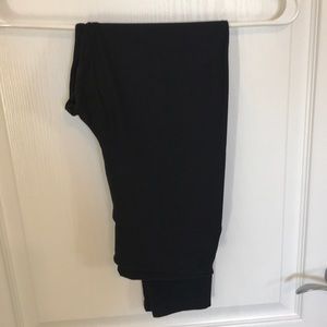 Lularoe SOLID BLACK leggings!